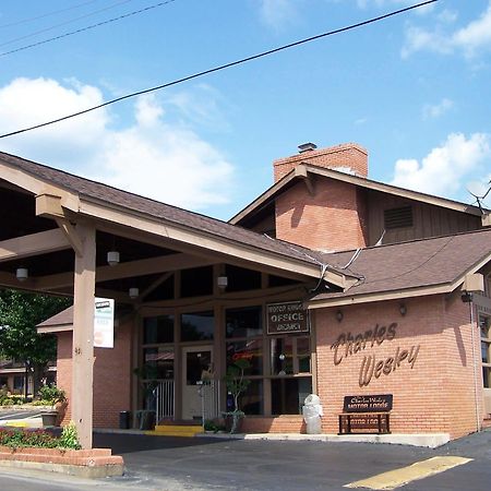 Charles Wesley Motor Lodge Downtown Broken Bow- Hochatown Extérieur photo