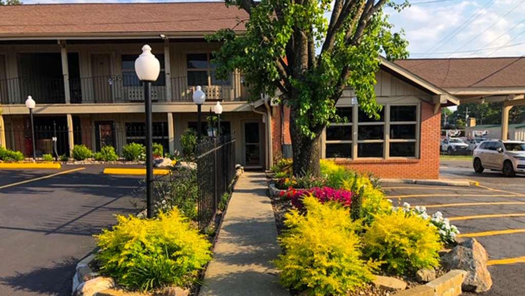 Charles Wesley Motor Lodge Downtown Broken Bow- Hochatown Extérieur photo