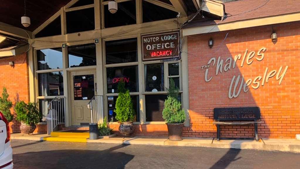 Charles Wesley Motor Lodge Downtown Broken Bow- Hochatown Extérieur photo