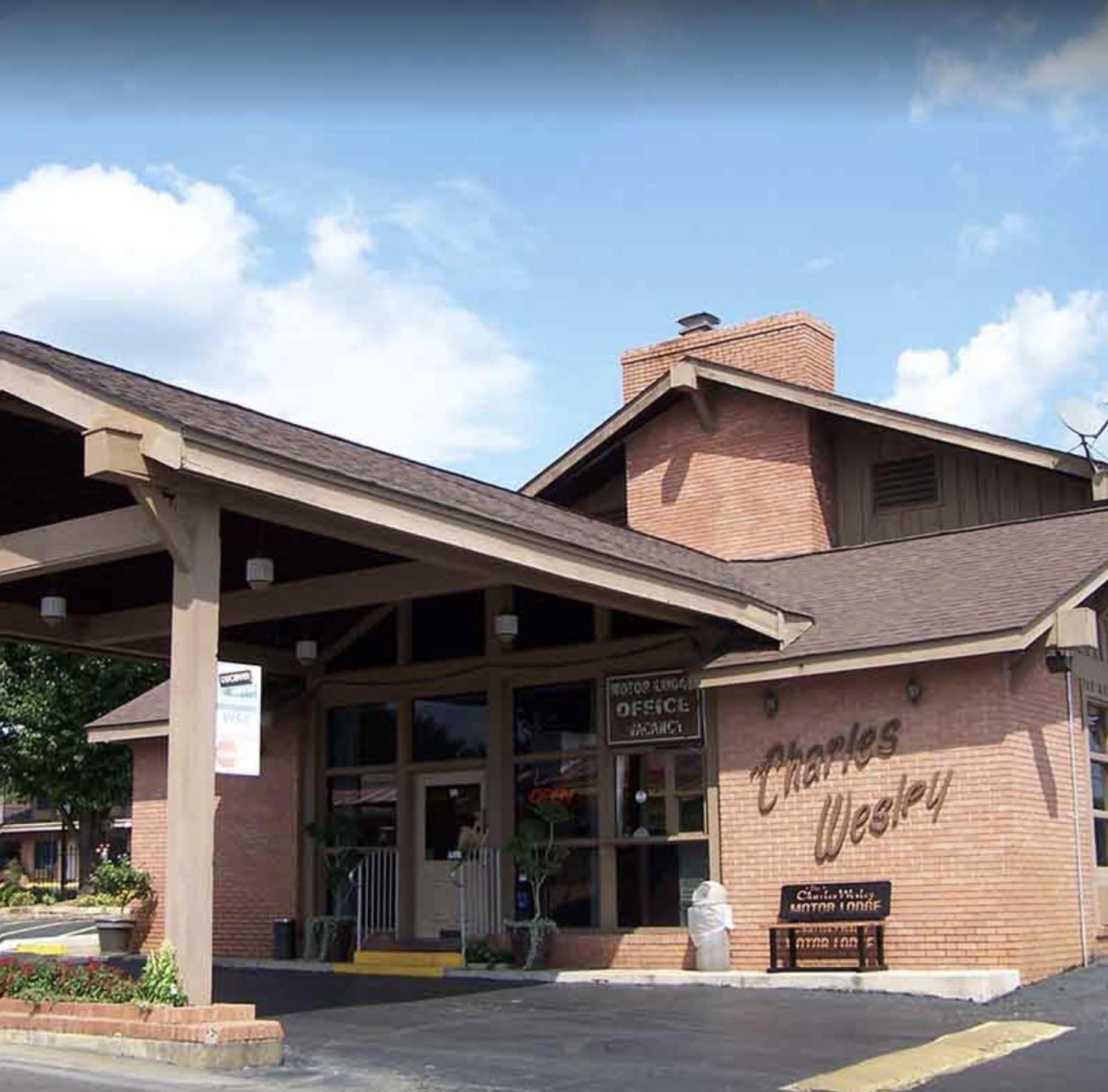 Charles Wesley Motor Lodge Downtown Broken Bow- Hochatown Extérieur photo