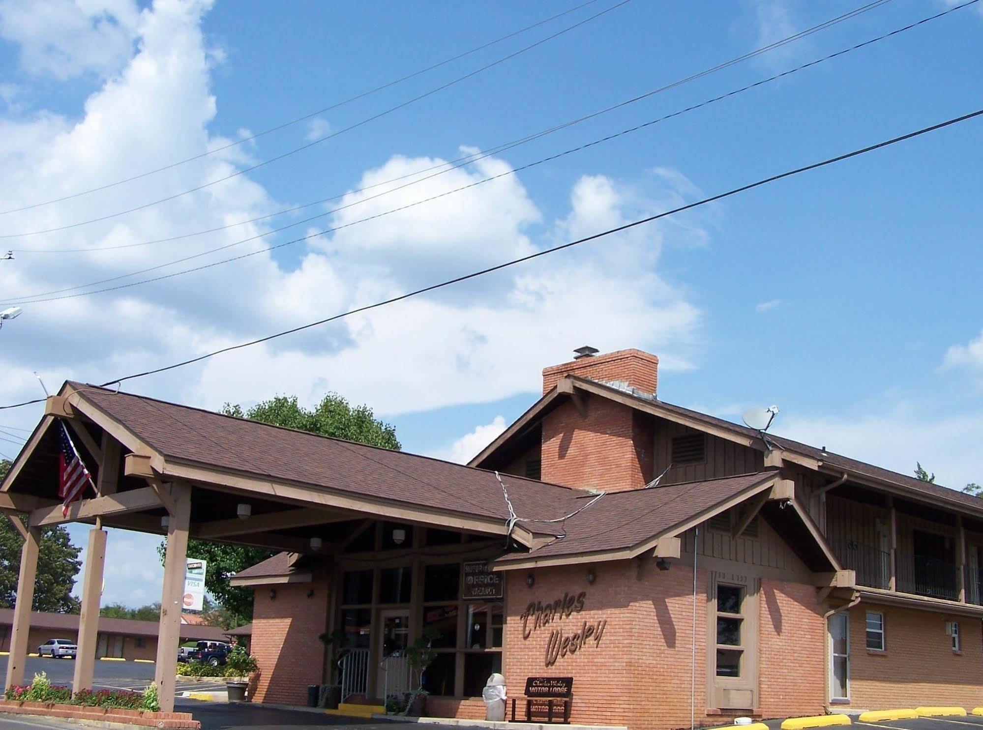 Charles Wesley Motor Lodge Downtown Broken Bow- Hochatown Extérieur photo