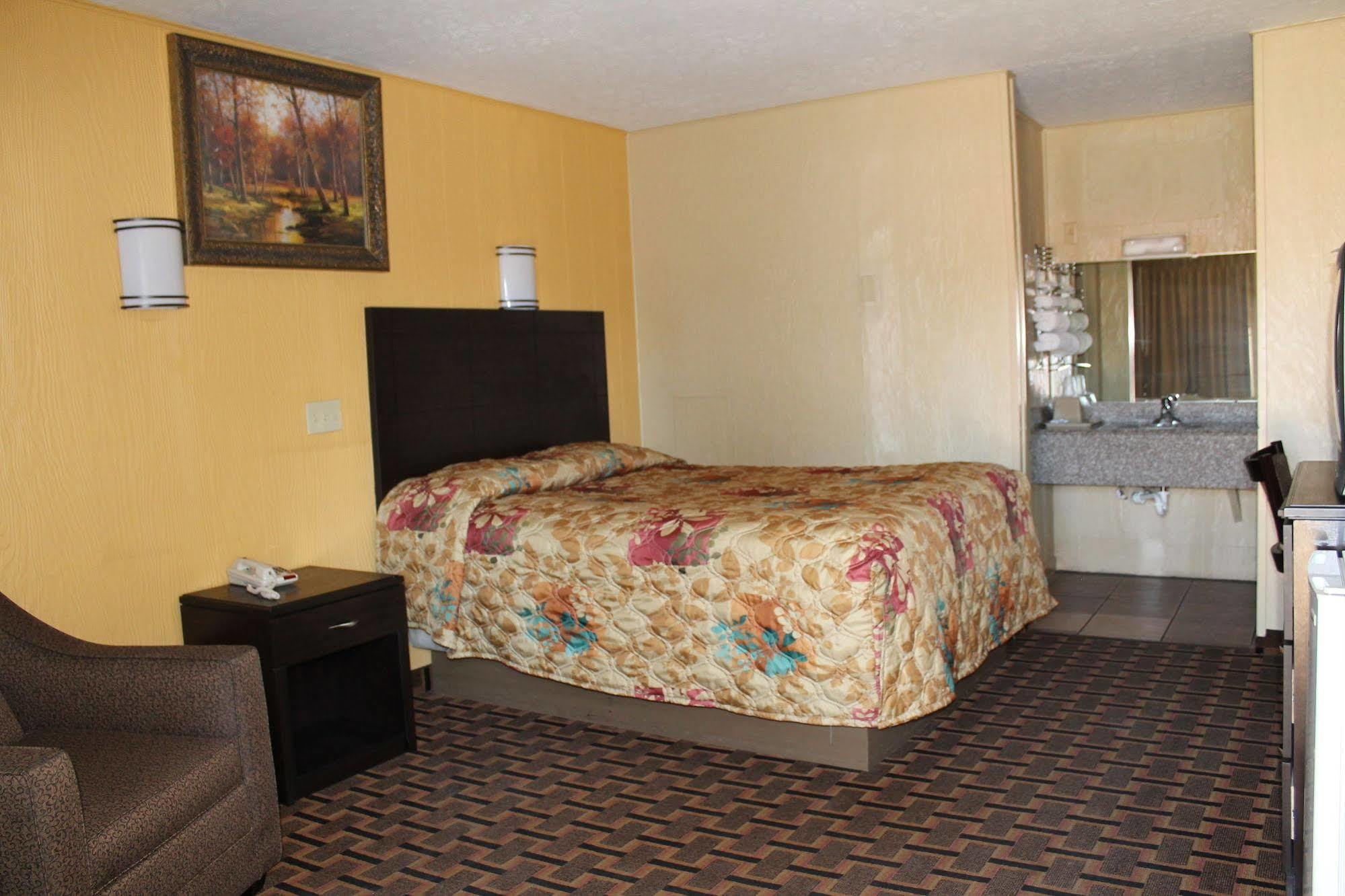 Charles Wesley Motor Lodge Downtown Broken Bow- Hochatown Extérieur photo