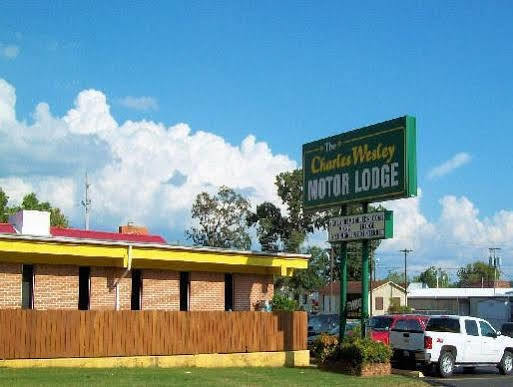 Charles Wesley Motor Lodge Downtown Broken Bow- Hochatown Extérieur photo