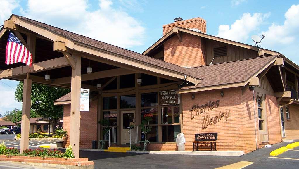 Charles Wesley Motor Lodge Downtown Broken Bow- Hochatown Extérieur photo