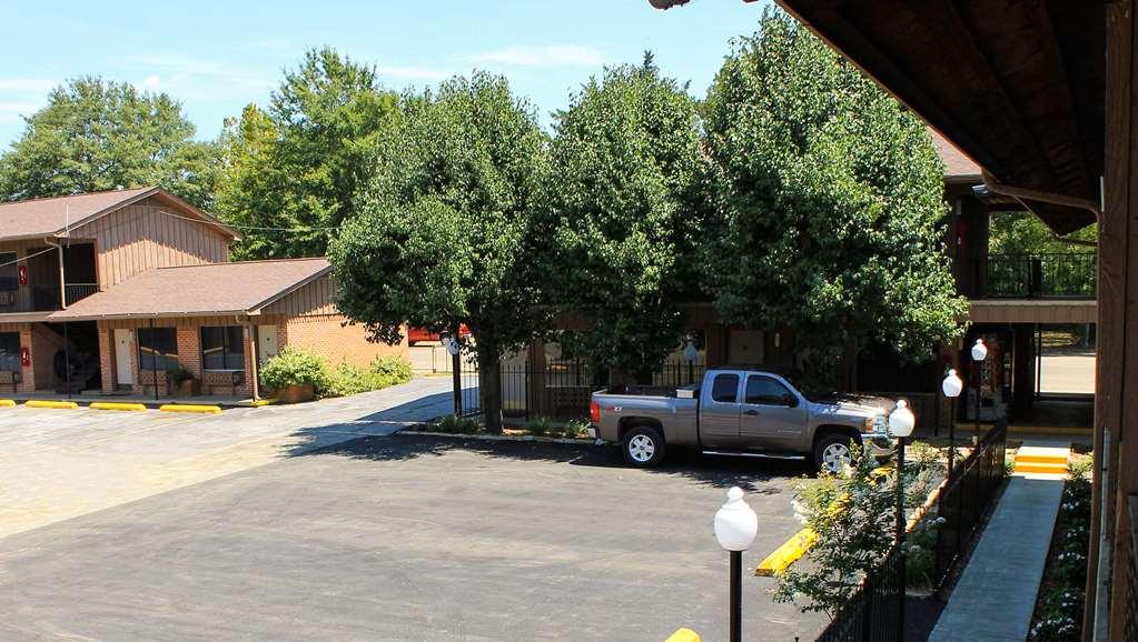 Charles Wesley Motor Lodge Downtown Broken Bow- Hochatown Extérieur photo
